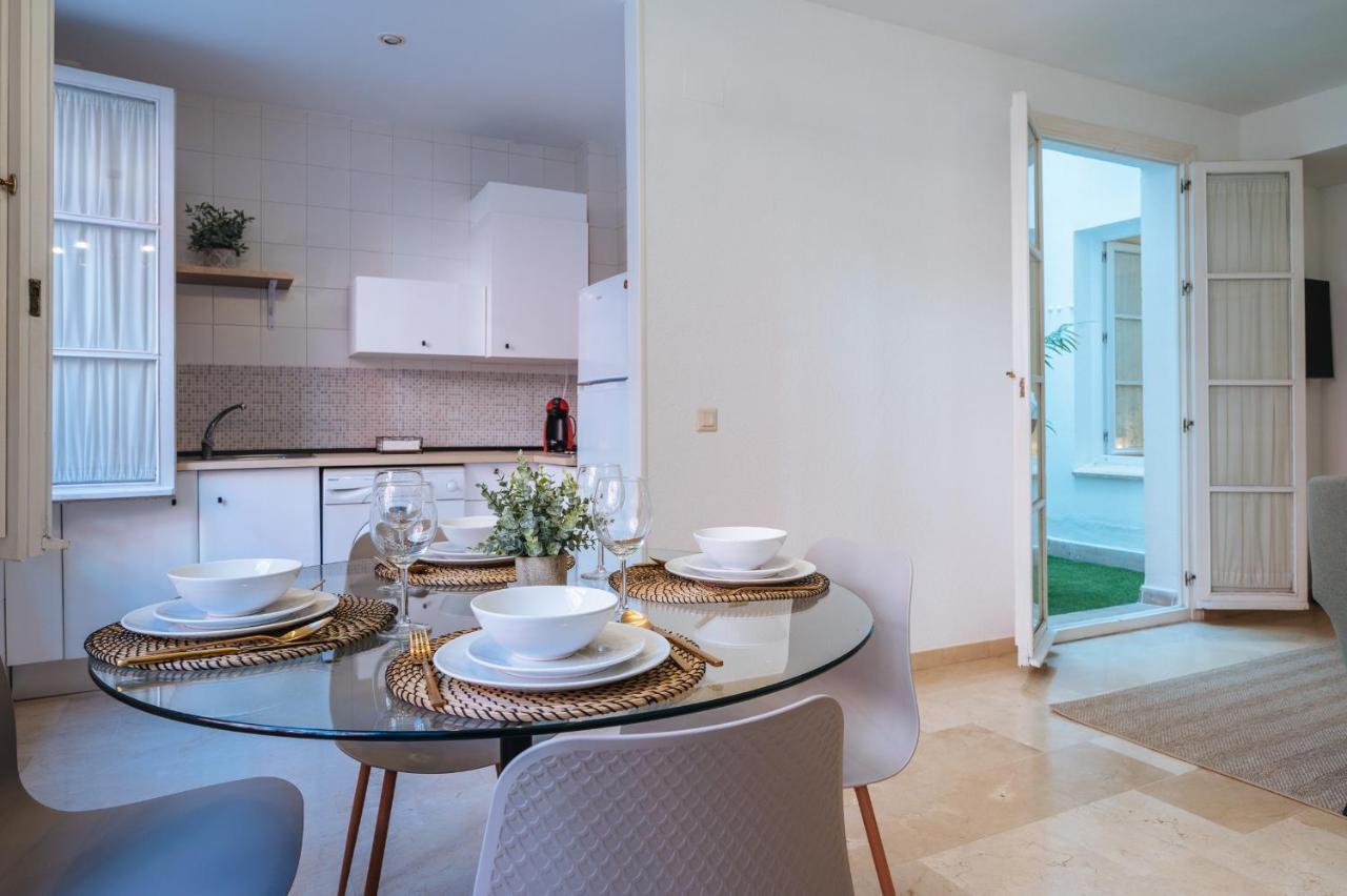 Lirio Suite Apartment - Private Parking Included Sevilla Exteriör bild