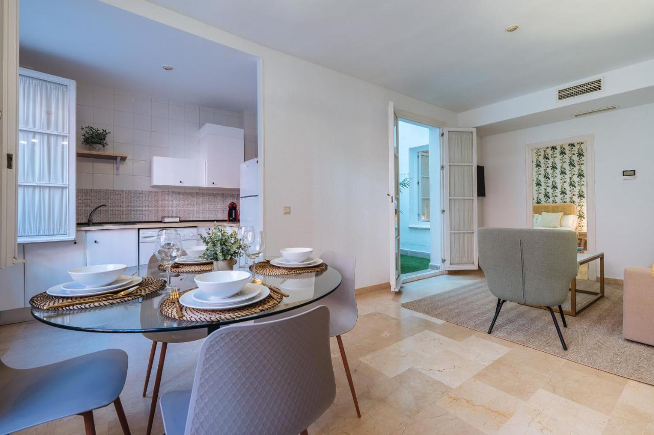 Lirio Suite Apartment - Private Parking Included Sevilla Exteriör bild