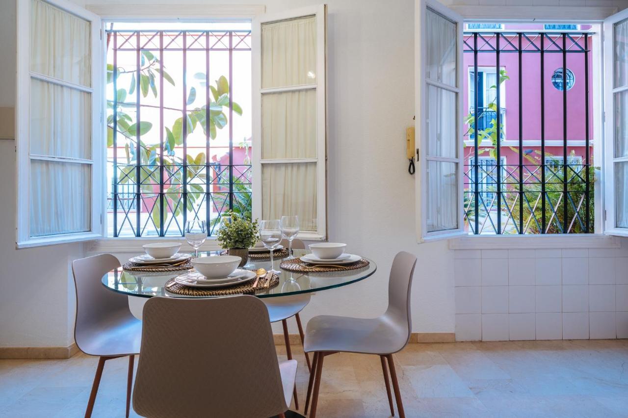 Lirio Suite Apartment - Private Parking Included Sevilla Exteriör bild