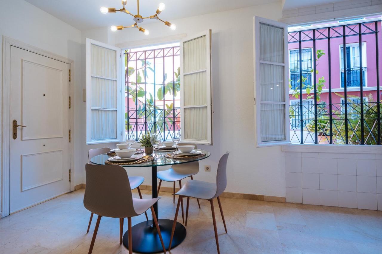 Lirio Suite Apartment - Private Parking Included Sevilla Exteriör bild