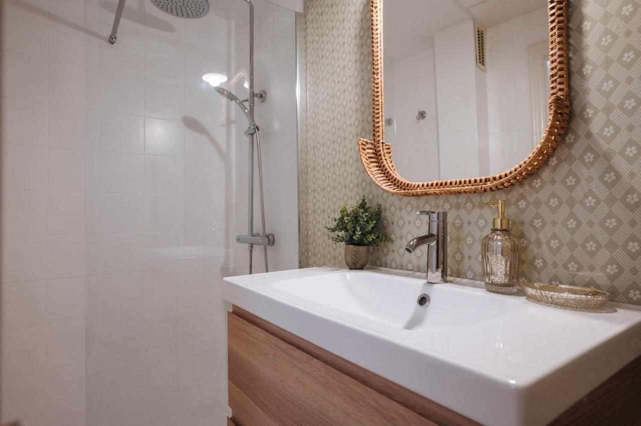 Lirio Suite Apartment - Private Parking Included Sevilla Exteriör bild