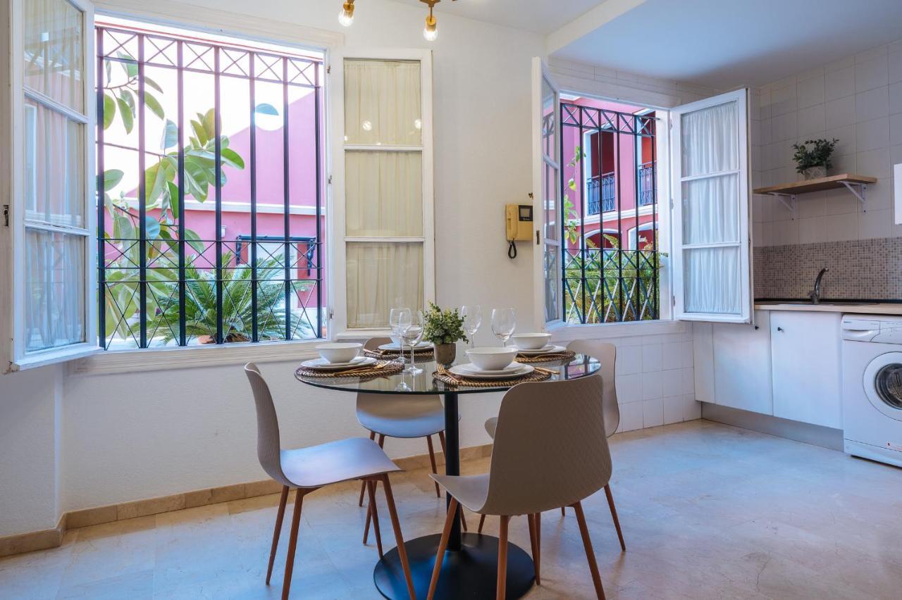 Lirio Suite Apartment - Private Parking Included Sevilla Exteriör bild