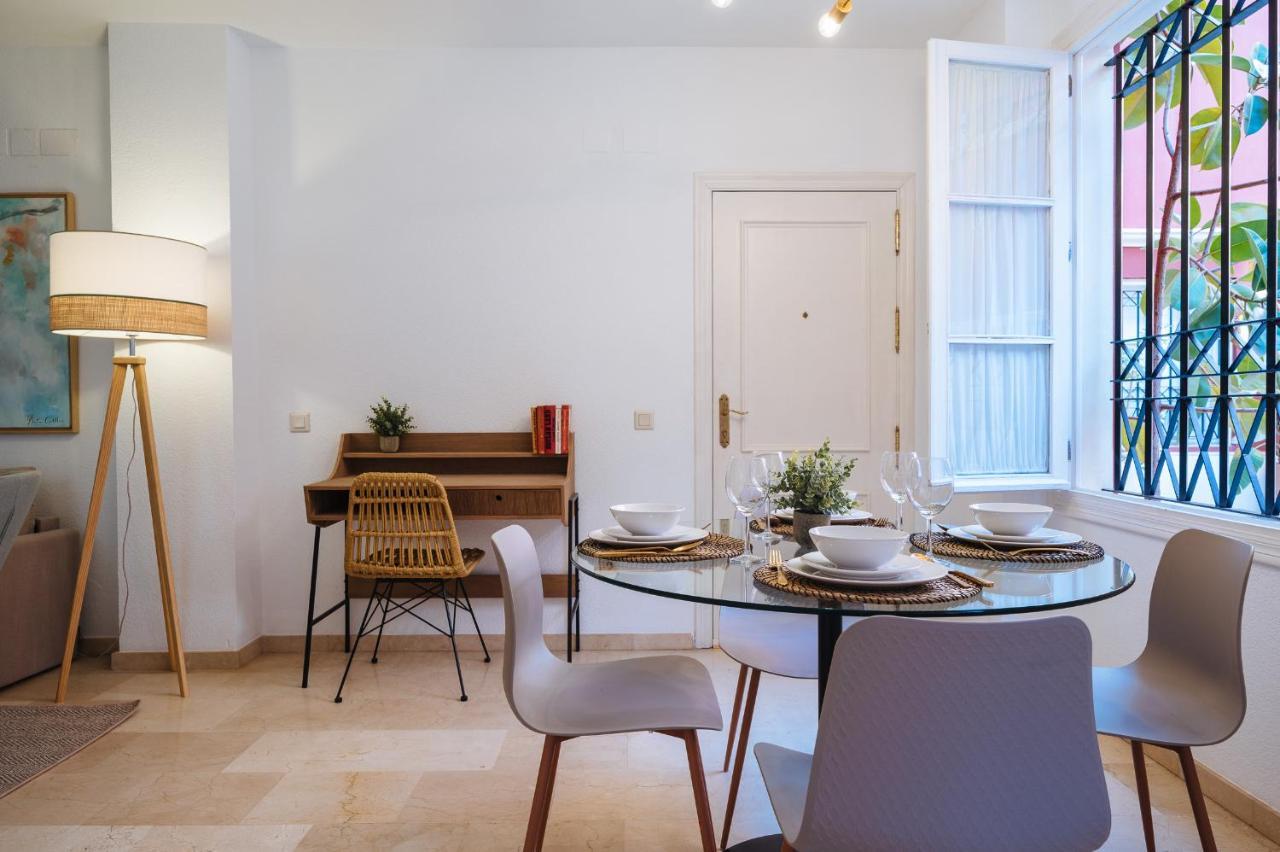 Lirio Suite Apartment - Private Parking Included Sevilla Exteriör bild